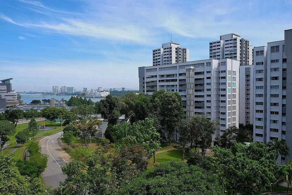BERI LALUAN: Sembilan blok HDB di Marsiling Crescent dan Marsiling Lane - iaitu Blok 210 hingga Blok 218 - akan diperolehi semula bagi peluasan Pusat Pemeriksaan Woodlands dan penduduknya perlu berpindah selewat-lewatnya pada suku kedua 2028. - Foto BH oleh KHALID BABA
