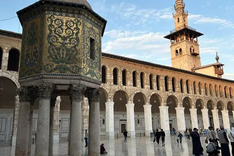 Masjid Umayyah di Damsyik merupakan antara masjid paling agung dan bersejarah dalam dunia Islam. 