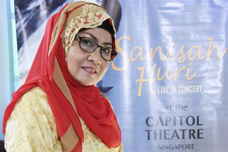 AKUR: Penyanyi veteran, Sanisah Huri berharap agar peminatnya bersabar menantikan persembahannya. - Foto fail