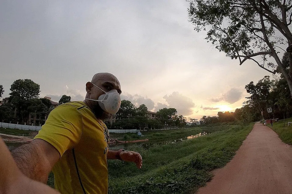 TIDAK KELENTONG: Encik Muhammad Sukaimi Ali memuat naik ke Instagram gambar beliau setelah berlari kerana baginya ia satu cara untuk beliau meletakkan tanggungjawab ke atas dirinya sendiri, dan tidak "kelentong". - Foto ihsan MUHAMMAD SUKAIMI ALI