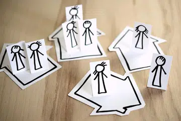 Buat pertimbangan yang teliti sebelum mengambil keputusan mengenai harta dan rumah kerana ia boleh menjejas masa depan dan nasib anak.