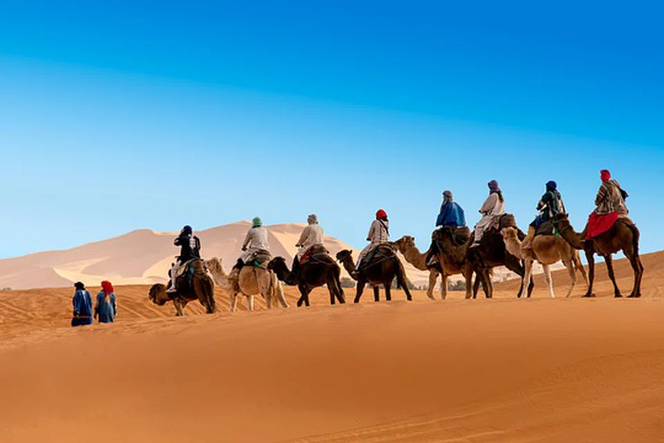 UNDANGAN PADANG PASIR: Merzouga menjadi tempat menunggang unta.