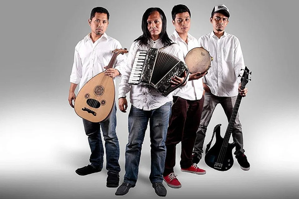 SRI MAHLIGAI: Kumpulan dendang rakyat ini menyajikan lagu tradisional Melayu dengan akar keseniannya dipengaruhi muzik India, Cina, Timur Tengah dan Barat dalam persembahan dalam talian, Aslirama - A Cross-Cultural Melting Pot of Malay Music. - Foto ESPLANADE