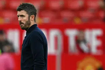 Pengurus Manchester United, Michael Carrick, kelihatan kecewa selepas pasukannya tewas 1-0 kepada Manchester City dalam perlawanan Liga Perdana di Old Trafford pada 13 September.