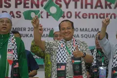 YAKIN MENANG: Datuk Seri Dr Ahmad Samsuri Mokhtar diramal menang mudah bagi mengekalkan kerusi Parlimen Kemaman dalam pilihan raya kecil pada 2 Disember.