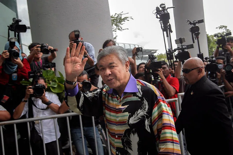 DITAHAN SPRM: Datuk Seri Dr Ahmad Zahid Hamidi tiba di ibu pejabat SPRM untuk memberi keterangan berkaitan penyelewengan dana Yayasan Akal Budi semalam. - Foto EPA-EFE