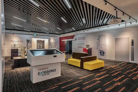 TEKNOLOGI LIF, TANGGA BERGERAK: Orang ramai boleh mengunjungi Pusat Pengalaman Fujitec Singapura untuk mempelajari dan mengalami inovasi teknologi lif dan tangga bergerak secara seronok dan interaktif. - Foto FUJITEC SINGAPORE