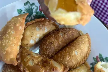 TULAR: Epok-epok inti oksigen di Batu Caves, Selangor, dikatakan digemari ramai pembeli dan agak laris jualannya.
