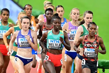 SEDAYA UPAYA: Laura Muir (depan, kiri) dari Britain beraksi bersama Diribe Welteji (depan, tengah) dari Ethiopia dan Faith Kipyegon (depan, kanan) dari Kenya dalam final 1,500 meter wanita di Pusat Atletik Nasional, Budapest, Hungary, pada Selasa.