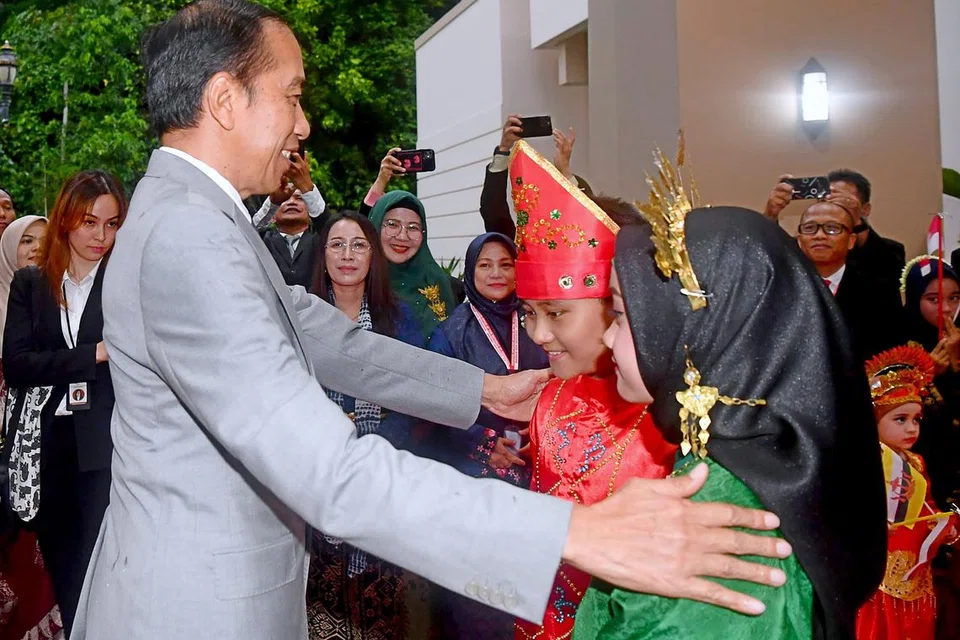ISU PEMECATAN: Presiden Joko Widodo meneruskan dalam mentadbir negara dengan mengadakan lawatan ke Brunei pada 14 Januari sedang beliau menghadapi tekanan untuk dipecat.