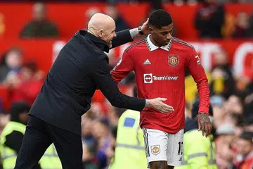 (Kiri) MAHU JADI JUARA: Erik ten Hag telah memenangi tiga gelaran Eredivisie dan dua piala Belanda bersama Ajax, dari 2018 hingga 2022. - Foto EPA-EFE (Kanan) PRESTASI CEMERLANG: Marcus Rashford menyumbat 24 gol untuk Manchester United musim ini, yang paling tinggi dalam kerjayanya. - Foto EPA-EFE