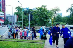 Lebih 220 kanak-kanak dan ibu bapa daripada 160 keluarga yang terlibat dalam inisiatif Leap menyumbang kembali kepada masyarakat dengan mengagihkan barangan keperluan runcit kepada 43 penerima zakat di bawah jagaan Masjid Angullia pada 8 Mac.