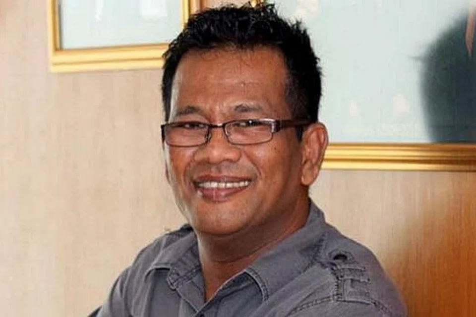 SERONOK MELAYAN CUCU: Nash seronok meluangkan masa bersama keluarga dan cucu sulungnya yang berusia setahun, selain memikirkan projek album baru yang diusahakan bersama Datuk Ramli Sarip. - Foto OH BULAN!