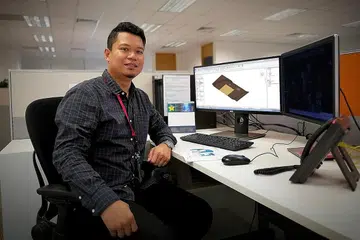 RAIH MANFAAT: Encik Mohamad Saifullizan Abd Rahman menyertai Program Penukaran Profesional (PCP) untuk menceburi kerjaya dalam bidang model maklumat bangunan (BIM). - Foto ihsan MOHAMAD SAIFULLIZAN ABDUL RAHMAN