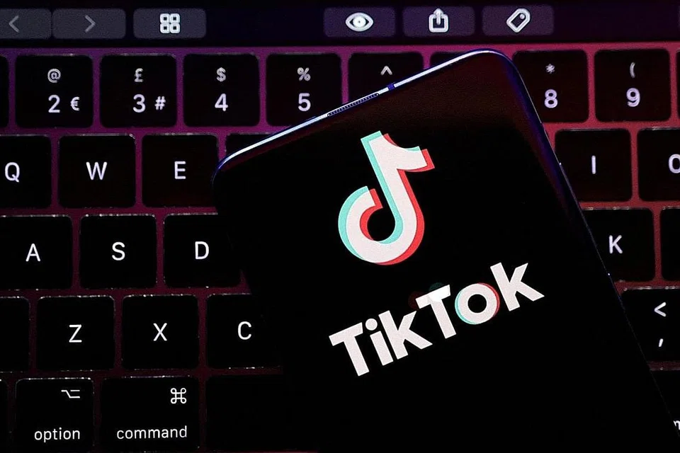 CETUS KEBIMBANGAN: Kebelakangan ini kumpulan kanak-kanak, ibu bapa dan penyelidik telah membangkitkan kebimbangan bahawa algoritma di platform seperti TikTok dan Instagram promosikan kandungan berbahaya di kalangan pengguna lebih muda.- Foto REUTERS