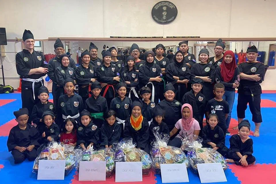 DALAM BERITA HARIAN ESOK:  • Silat jadi saluran pelihara bahasa Melayu di Australia Barat