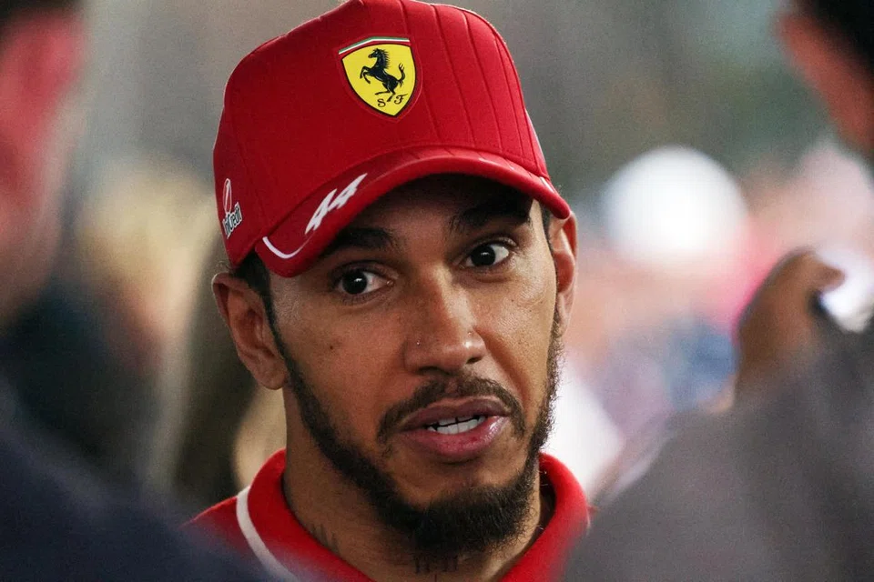 Dimensi plat kelincir (skid plate) kereta Lewis Hamilton didapati kurang daripada had minimum sembilan milimeter. 