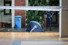 DITEMUI MATI: Lelaki tersebut ditemui tidak bergerak sekitar 6.45 pagi di kolong Blok 637 di Veerasamy Road. - Foto ZAOBAO