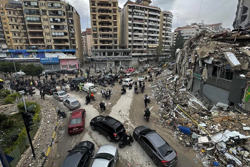 Penduduk Lebanon lega dan gembira kerana dapat pulang ke rumah mereka, yang sesetengahnya telah musnah teruk, sejurus selepas gencatan senjata antara Hezbollah dengan Israel dilaksanakan pada 27 November.