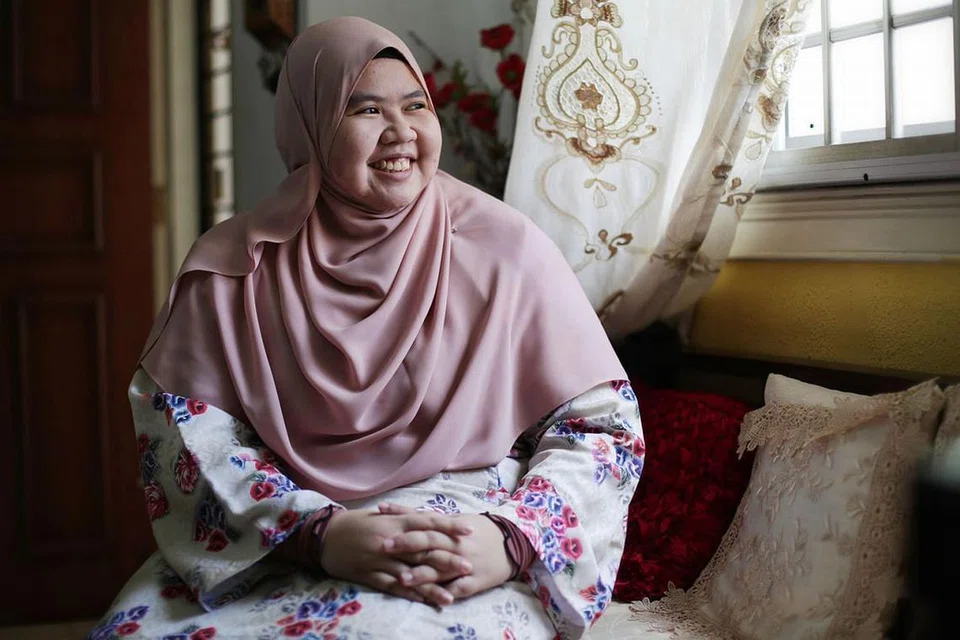 AKUI KEPENTINGAN PERTINGKAT DIRI: Ustazah Zahratur merupakan antara asatizah yang mengambil bahagian dalam program Pembangunan Bakat dan Kepimpinan Agamawan (RLTD) di bawah Pelan Pembangunan Tenaga Kerja Asatizah (AWDP).- Foto BH oleh GIN TAY