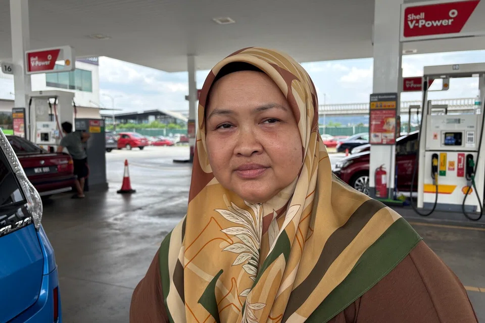 Pemandu kenderaan swasta, Cik Ruzaimah Rohani, 50 tahun. 