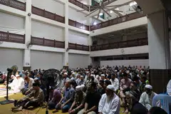 kerja naik taraf di Masjid Alkaff Kampung Melayu,  bermula pada April 2025, kini dilengkapi dengan beberapa kemudahan baharu, fasa kedua dijadualkan bermula pada suku keempat 2026, dengan tumpuan kepada mempertingkatkan dewan solat utama