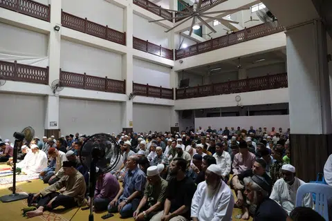 kerja naik taraf di Masjid Alkaff Kampung Melayu,  bermula pada April 2025, kini dilengkapi dengan beberapa kemudahan baharu, fasa kedua dijadualkan bermula pada suku keempat 2026, dengan tumpuan kepada mempertingkatkan dewan solat utama