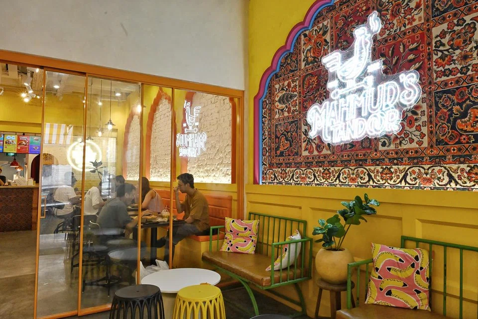 mahmud’s tandoor, kandahar street,  tiga tingkat