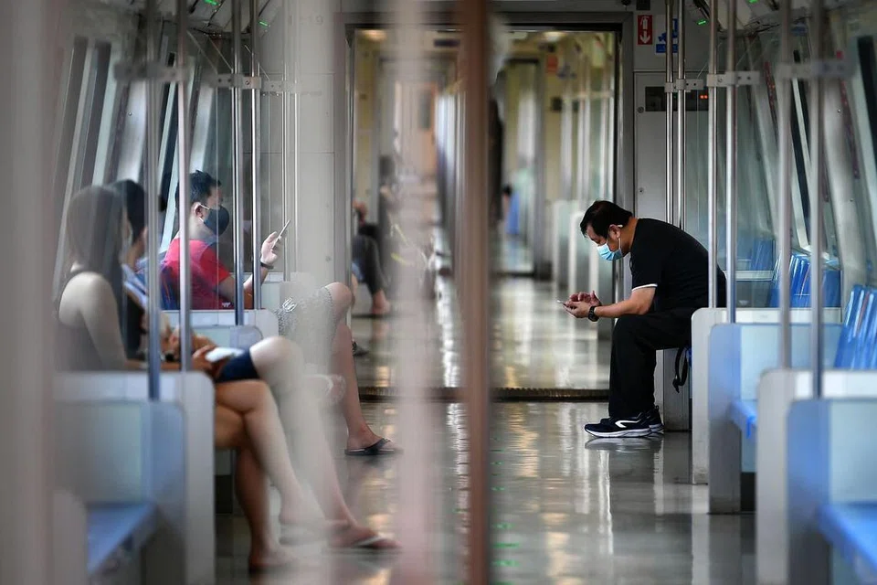 JUMLAH PENUMPANG MEROSOT: Pengangkutan awam menyaksikan kemerosotan empat kali ganda jumlah penumpang sewaktu wabak Sars pada 2003 - FOTO: LIM YAOHUI