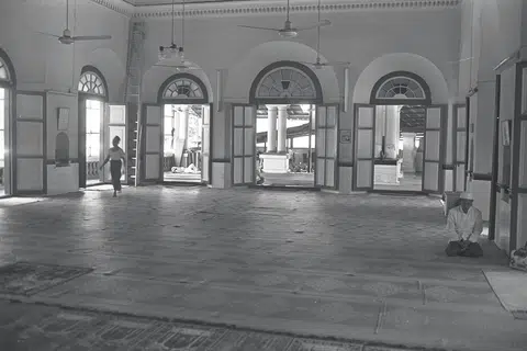 Masjid Omar Kampong Melaka yang dahulunya terletak berdekatan Jalan Omar, dinamakan sempena pengasasnya, Syed Omar Ali Aljunied, sebelum kawasan itu menjadi sebahagian jajaran Havelock Road hari ini.