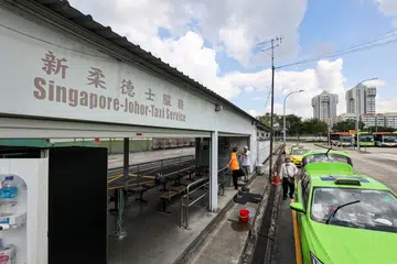 Kementerian Pengangkutan (MOT) dan Penguasa Pengangkutan Darat (LTA) sedang dalam perbincangan dengan Malaysia untuk melonggarkan sekatan ke atas Skim Teksi Rentas Sempadan (CBTS).