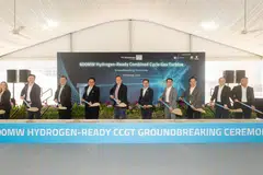 (Dari kiri) Cik Katy Wilner, Ketua Pegawai Komersial, Kuasa Gas (GE Vernova); Encik Yeoh Keong Hann, pengarah Lembaga YTLPS; Encik Lim Han Kwang, Timbalan CEO YTLPS; Tan Sri Francis Yeoh Sock Ping, pengerusi Lembaga YTLPS (YTL Group); Dr Tan See Leng, Menteri Tenaga Manusia; Encik John Ng, CEO YTLPS; Encik Puah Kok Keong, Ketua Eksekutif EMA; Datuk Seri Yeoh Seok Hong, pengarah Lembaga YTLPS; Encik Zhou Jiayi, Naib Presiden PowerChina International; dan Encik Kong Lingfeng, Naib Presiden SEPCOIII, bergambar di majlis pecah tanah Turbin Gas Kitaran Gabungan (CCGT) sedia hidrogen 600 megawatt di Pulau Jurong pada 23 Oktober.