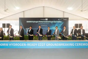 (Dari kiri) Cik Katy Wilner, Ketua Pegawai Komersial, Kuasa Gas (GE Vernova); Encik Yeoh Keong Hann, pengarah Lembaga YTLPS; Encik Lim Han Kwang, Timbalan CEO YTLPS; Tan Sri Francis Yeoh Sock Ping, pengerusi Lembaga YTLPS (YTL Group); Dr Tan See Leng, Menteri Tenaga Manusia; Encik John Ng, CEO YTLPS; Encik Puah Kok Keong, Ketua Eksekutif EMA; Datuk Seri Yeoh Seok Hong, pengarah Lembaga YTLPS; Encik Zhou Jiayi, Naib Presiden PowerChina International; dan Encik Kong Lingfeng, Naib Presiden SEPCOIII, bergambar di majlis pecah tanah Turbin Gas Kitaran Gabungan (CCGT) sedia hidrogen 600 megawatt di Pulau Jurong pada 23 Oktober.