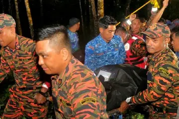 lemas, UniSza, bombaNN