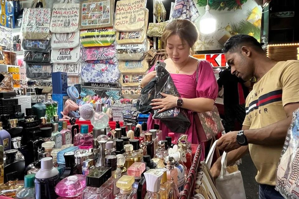 Cik Iris Zhang dari wilayah Shandong, China, memilih Malaysia untuk menyambut Tahun Baru Cina pada 2025, sebelum ke Singapura untuk melawat abangnya. 