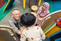 Encik Ridzwan Ahmad dan Cik Normala Mohd Noor, memilih menjadi ‘ibu bapa baru’ pada usia emas dengan menjadi ibu bapa titipan pada 2022. 