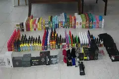 DIKESAN MELALUI PENGAWASAN SIBER DAN KEGIATAN PENGUATKUASAAN: E-vape dan aksesori berkaitan bernilai lebih $50,000 dirampas daripada 14 orang yang dikesan melalui pengawasan siber dan kegiatan penguatkuasaan HSA itu. - Foto HSA