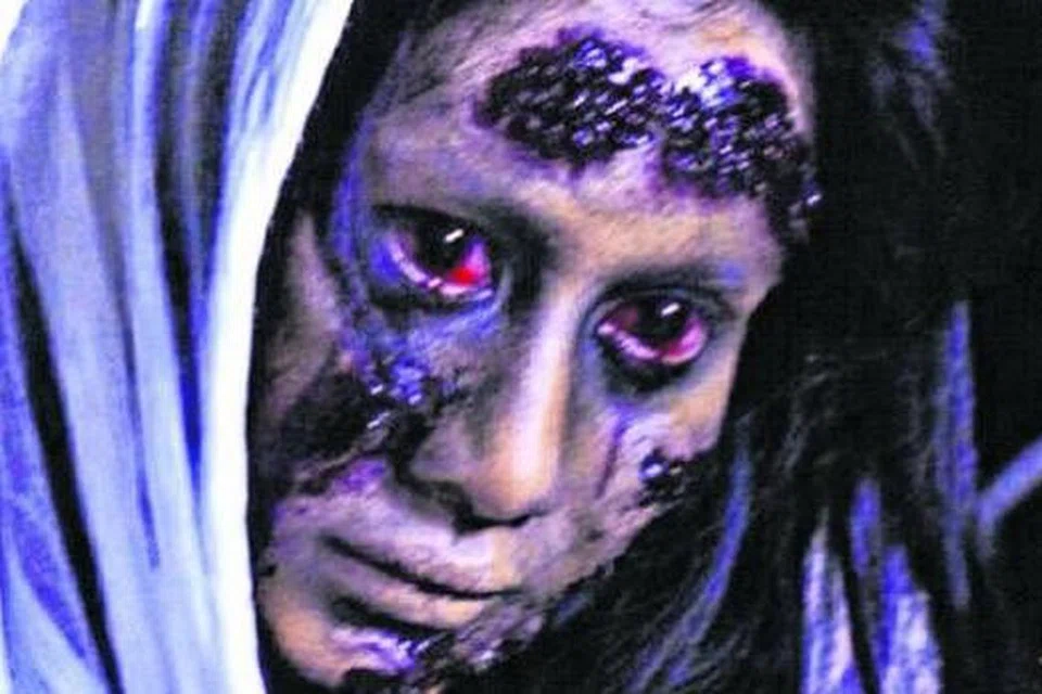 CUKUP MENYERAMKAN: Inilah watak Marsha selaku hantu dalam telemovie Kum Kum. - Foto MARSHA MILAN LONDOH