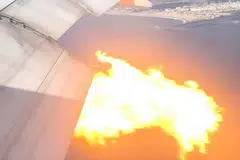 ENJIN TERBAKAR: Saksi yang melihat kejadian itu melaporkan mereka nampak api di enjin pesawat penerbangan PR113 yang kemudian membuat pendaratan kecemasan di Los Angeles.