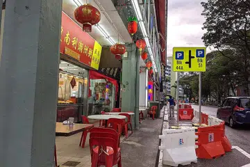 LEBIH SELAMAT, MUDAH DIAKSES: Kerja bagi peluasan tetap lorong jalan kaki antara 715 dan 745 Havelock Road akan bermula bulan ini dan dijangka selesai pada suku pertama 2022. - Foto fail ST