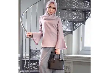 AMBIL LALUAN BERBEZA: Cik Ashikin Hamidon memilih untuk menerokai pekerjaan bebas selaku model muslimah, dan menjadi pegawai pemasaran bebas bagi beberapa syarikat tempatan. - Foto DXPERIMENTS