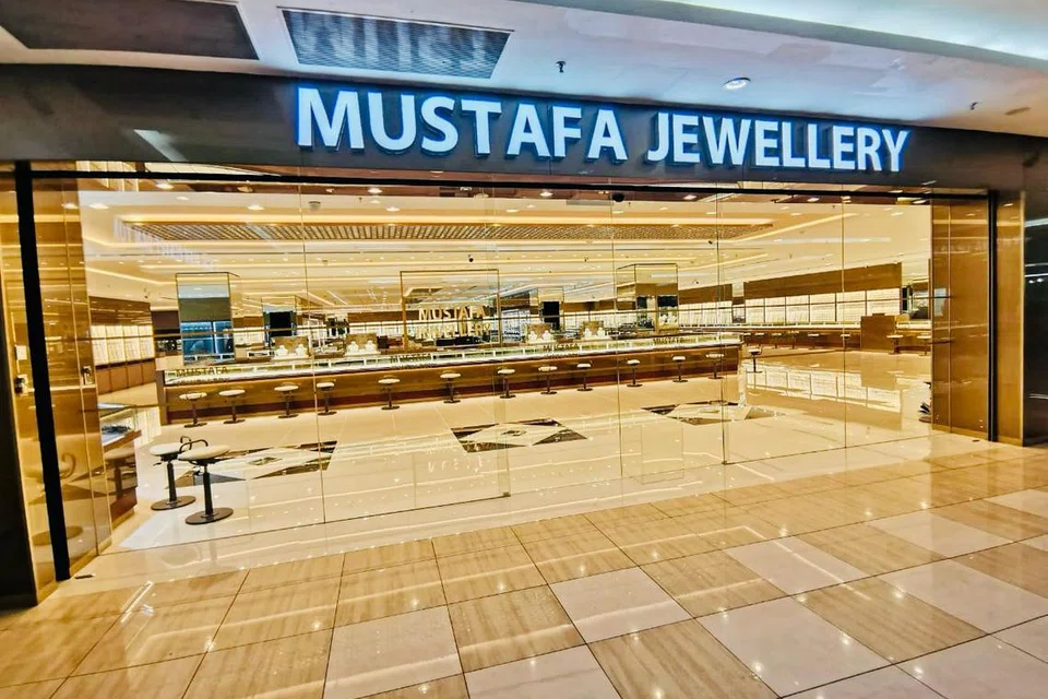 CAWANGAN BARU: Gedung serbaneka Mustafa Centre yang terkenal dengan operasi 24 jam di Little India telah membuka sebuah cawangan baru yang menawarkan produk barangan kemas di Dataran Pahlawan Megamall di Melaka, Malaysia.