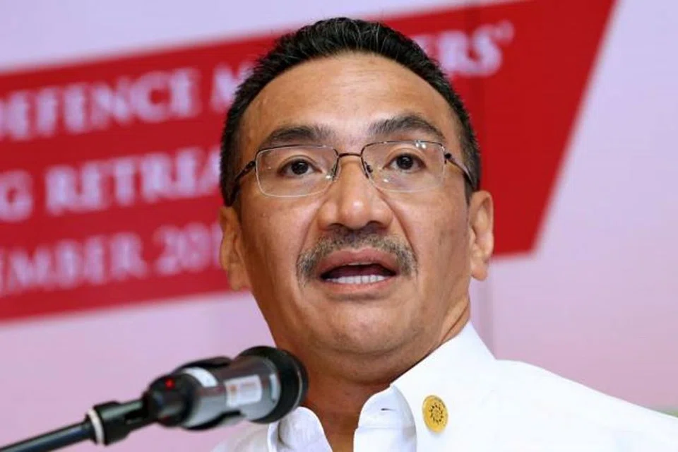 Datuk Seri Hishammuddin berkata jika laporan mengenai pembangunan dan penempatan aset ketenteraan Beijing di Spratly benar, " ini memaksa kami menolak balik China". 