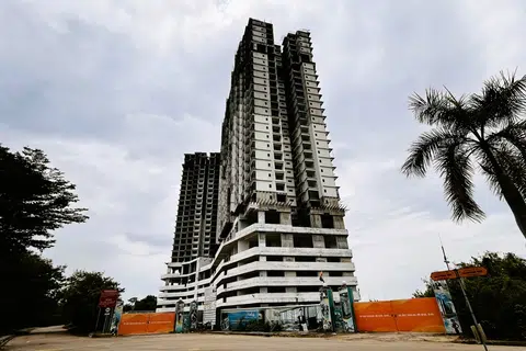 terbengkalai, condominium