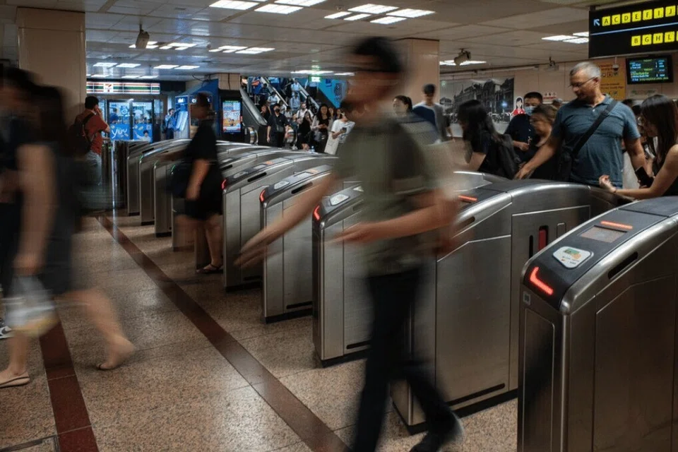 Gangguan perkhidmatan MRT di sepanjang Laluan Utara-Selatan (NSL) telah menjejaskan penumpang di enam stesen: Newton, Novena, Toa Payoh, Braddell, Bishan, dan Ang Mo Kio.