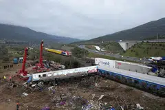 Perlanggaran kereta api berhampiran bandar Larissa, Greece, pada Rabu (1 Mac).