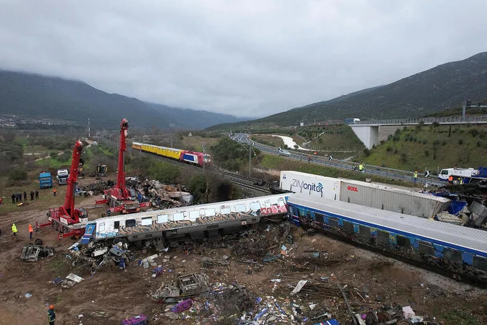 Perlanggaran kereta api berhampiran bandar Larissa, Greece, pada Rabu (1 Mac).