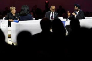 Presiden Tharman Shanmugaratnam (tengah) bersama (dari kiri) Pengarah Urusan Dana Kewangan Antarabangsa (IMF), Cik Kristalina Georgieva, dan Presiden Kumpulan Bank Dunia (WBG), Encik Ajay Banga, di perbincangan panel mengenai AI dan pekerjaan di mesyuarat tahunan IMF dan WBG di Bangkok pada 12 Oktober.