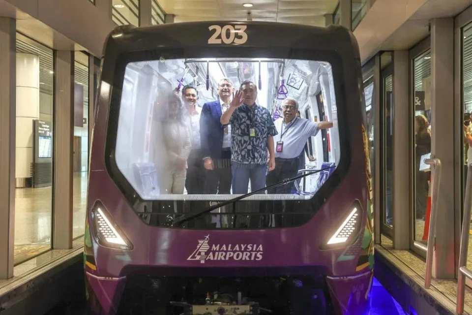 Malaysia, KLIA, aerotrain