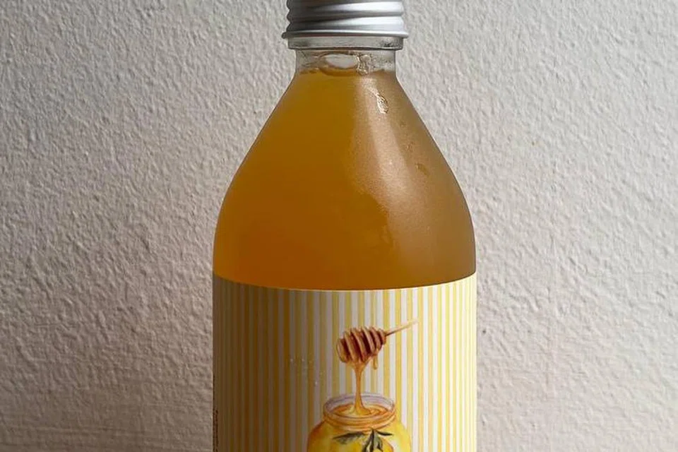 Minuman limau madu oleh HoneyLem’n menggunakan madu tulen dari Australia.